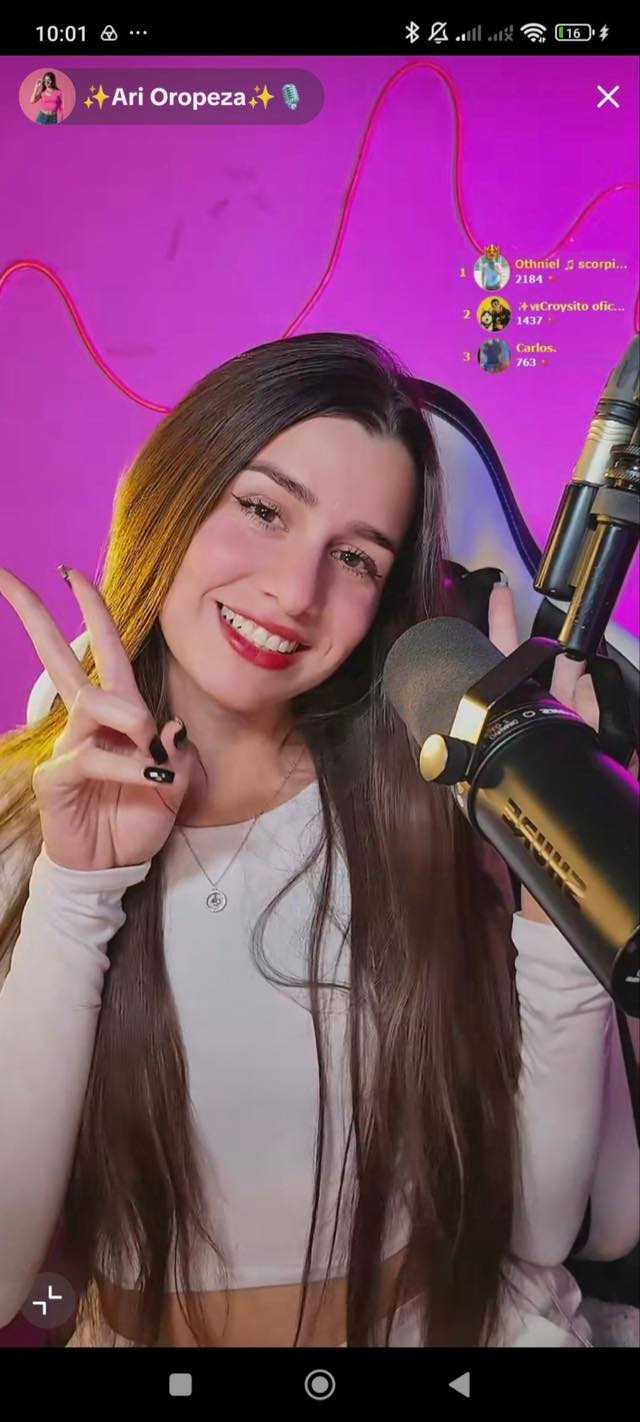La misma creadora con un set profesional en LIVE