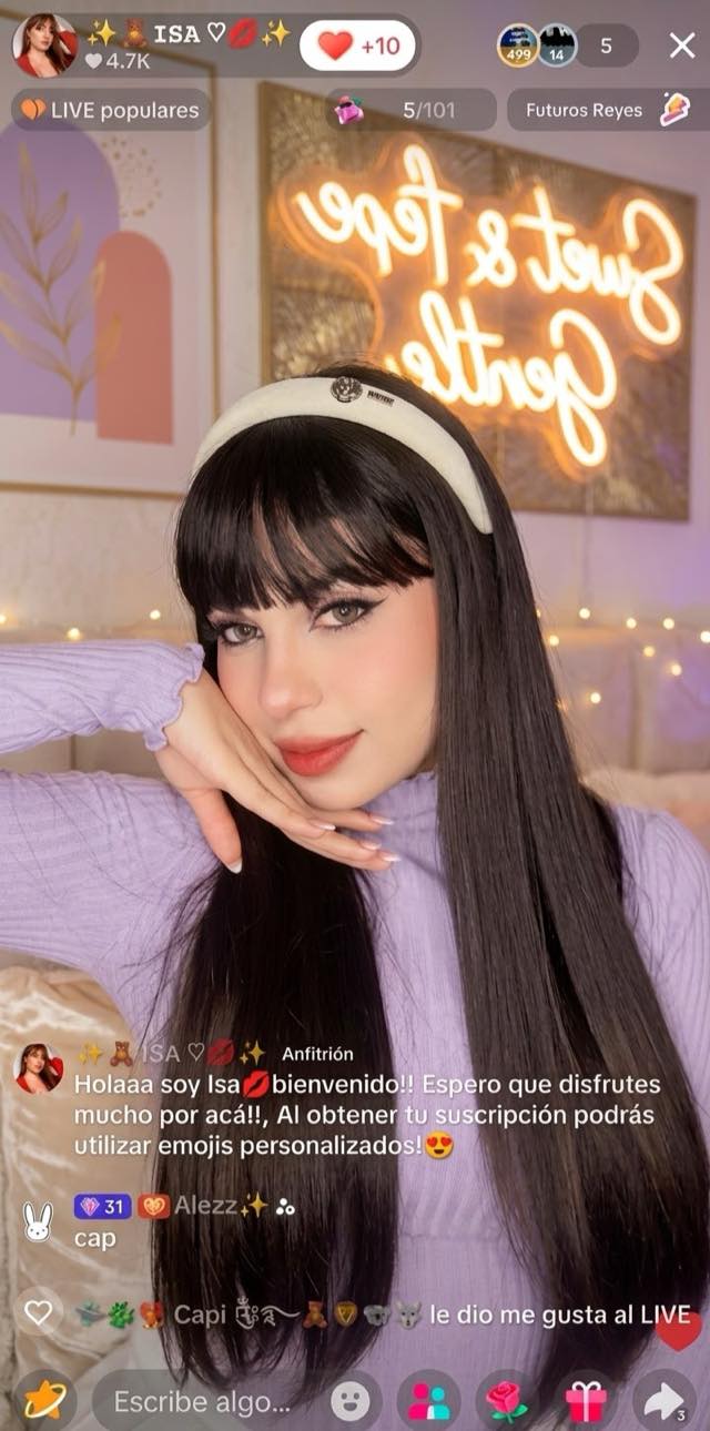 Creadora CYGNUZ de cosplay en LIVE